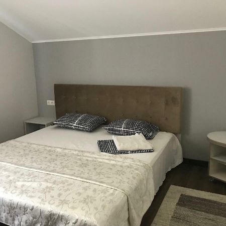 Guest House Olzhycha 45 Б เคียฟ ภายนอก รูปภาพ