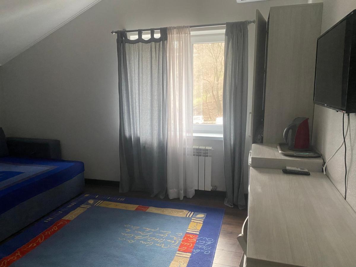 Guest House Olzhycha 45 Б เคียฟ ภายนอก รูปภาพ