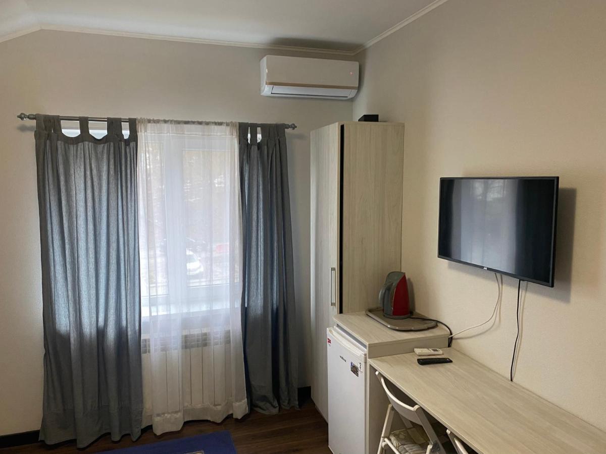 Guest House Olzhycha 45 Б เคียฟ ภายนอก รูปภาพ